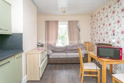 2 bedroom flat for sale, Lake Avenue, Morecambe LA4