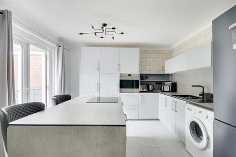 Clarendon Road, Broadwater, West Sussex, BN14 8QQ