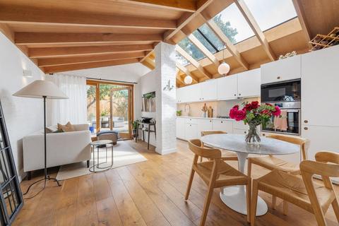 2 bedroom flat for sale, Ferndale Road, SW4