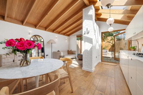 2 bedroom flat for sale, Ferndale Road, SW4