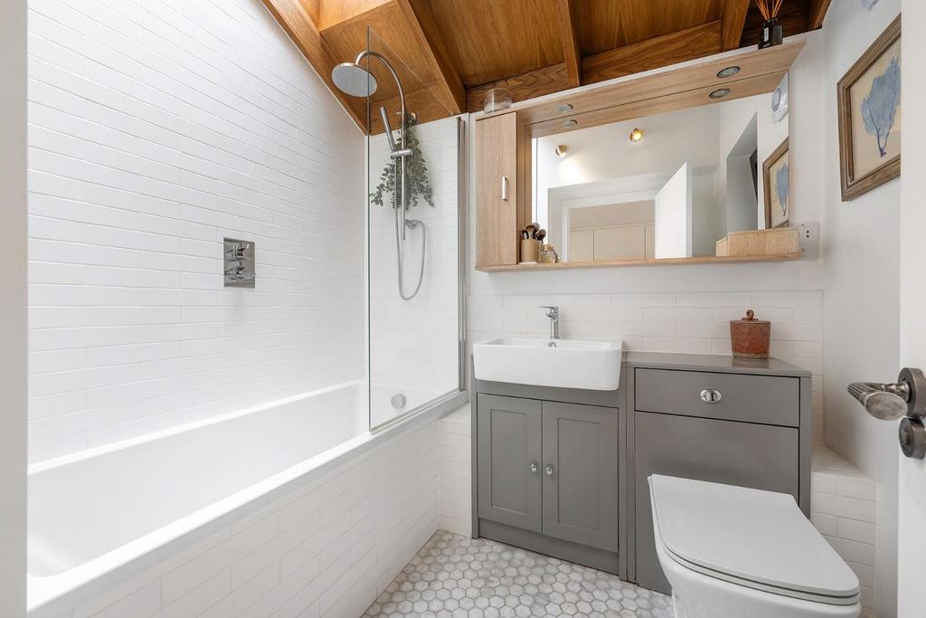 Bathroom.JPG