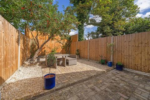 2 bedroom flat for sale, Ferndale Road, SW4