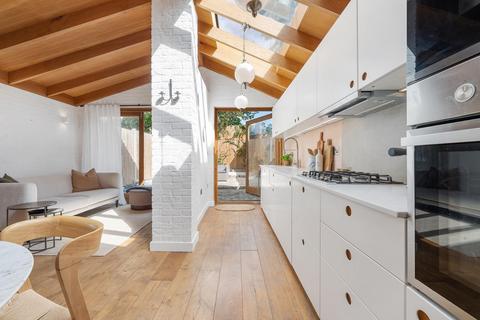 2 bedroom flat for sale, Ferndale Road, SW4