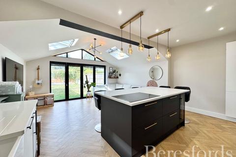 180 Alma Avenue, Hornchurch, RM12 6BL