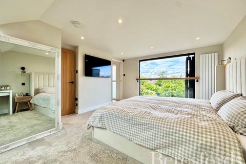 180 Alma Avenue, Hornchurch, RM12 6BL