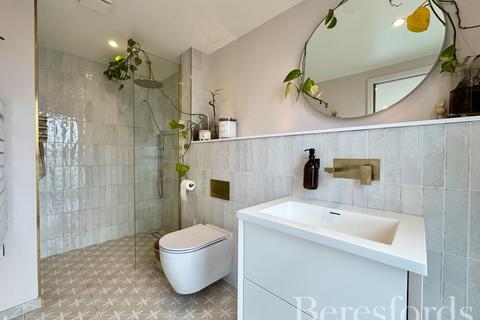 180 Alma Avenue, Hornchurch, RM12 6BL