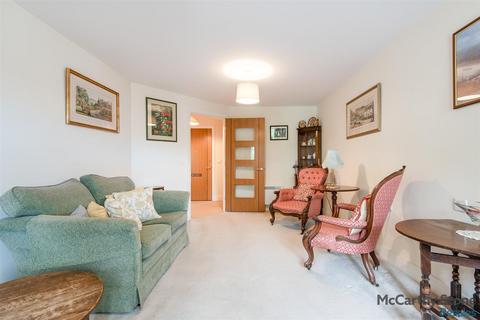 1 bedroom apartment for sale, Goodes Court, Royston, Herts, SG8 5FF
