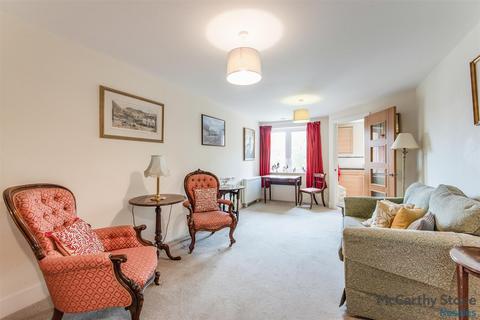 1 bedroom apartment for sale, Goodes Court, Royston, Herts, SG8 5FF