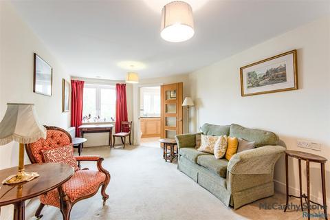 1 bedroom apartment for sale, Goodes Court, Royston, Herts, SG8 5FF