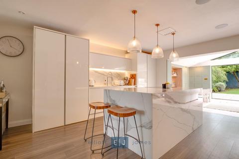 4 bedroom detached house for sale, Russell Road, Buckhurst Hill IG9