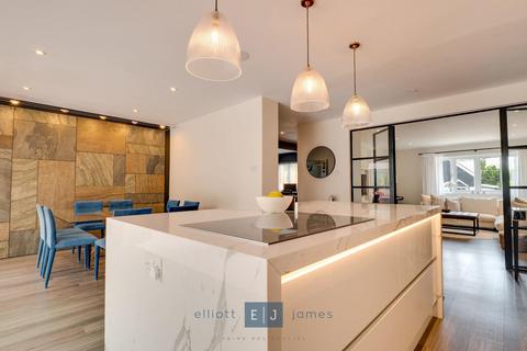 4 bedroom detached house for sale, Russell Road, Buckhurst Hill IG9