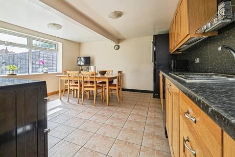 4 bedroom detached house for sale, Station Road, Hull HU12