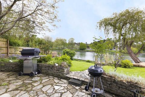 undefined, The Embankment, Wraysbury TW19