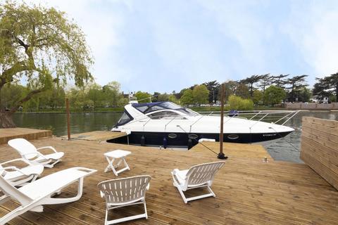 undefined, The Embankment, Wraysbury TW19