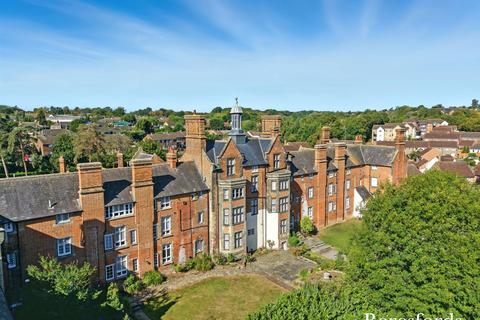 2 bedroom apartment for sale, Buckingham Court, The Close, Dunmow, CM6
