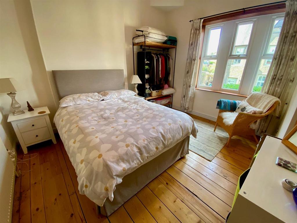 Bed 1.jpg