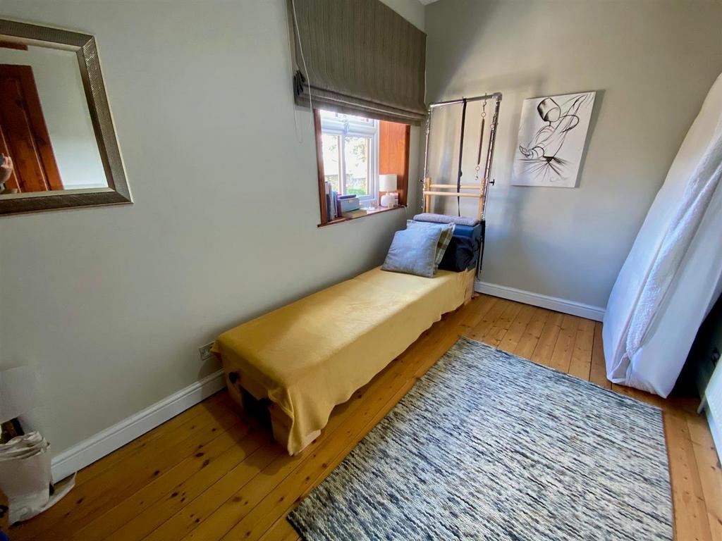 Bed 2.jpg