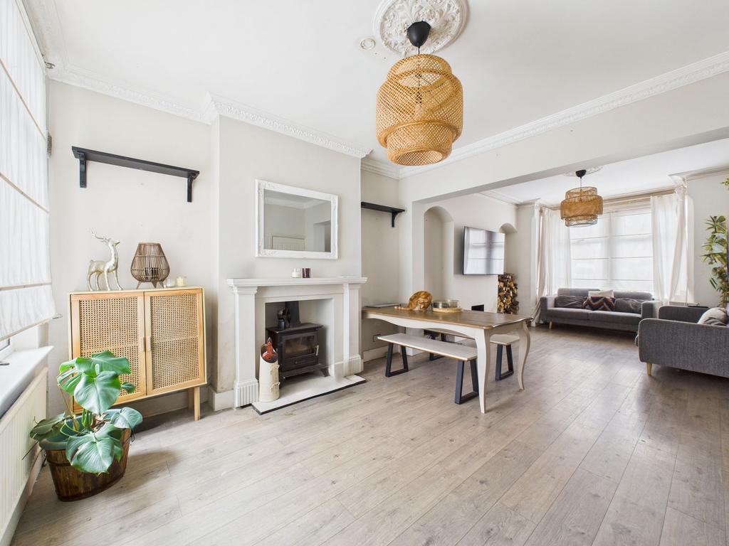 Lounge/Dining Room