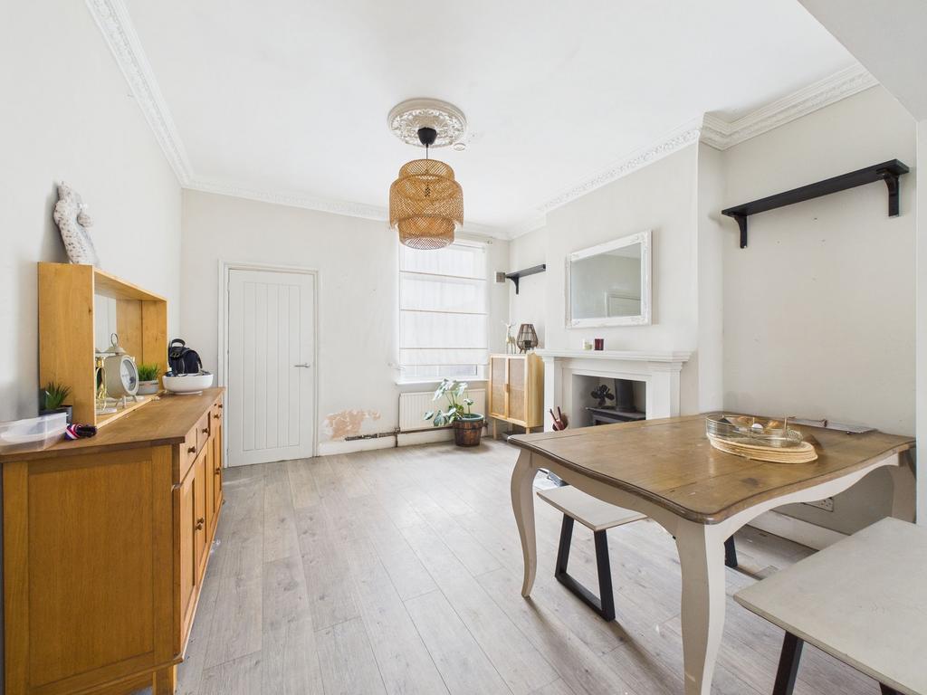 Lounge/Dining Room