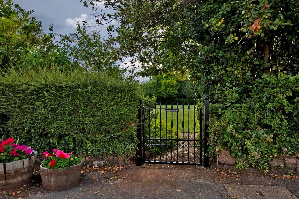 Communal Grounds