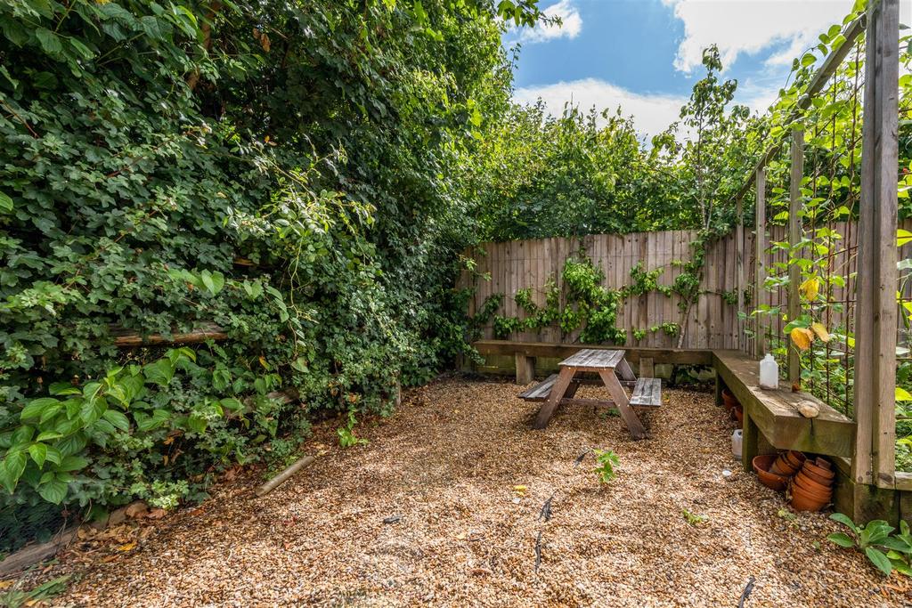 7 Chatfield Close-38.jpg
