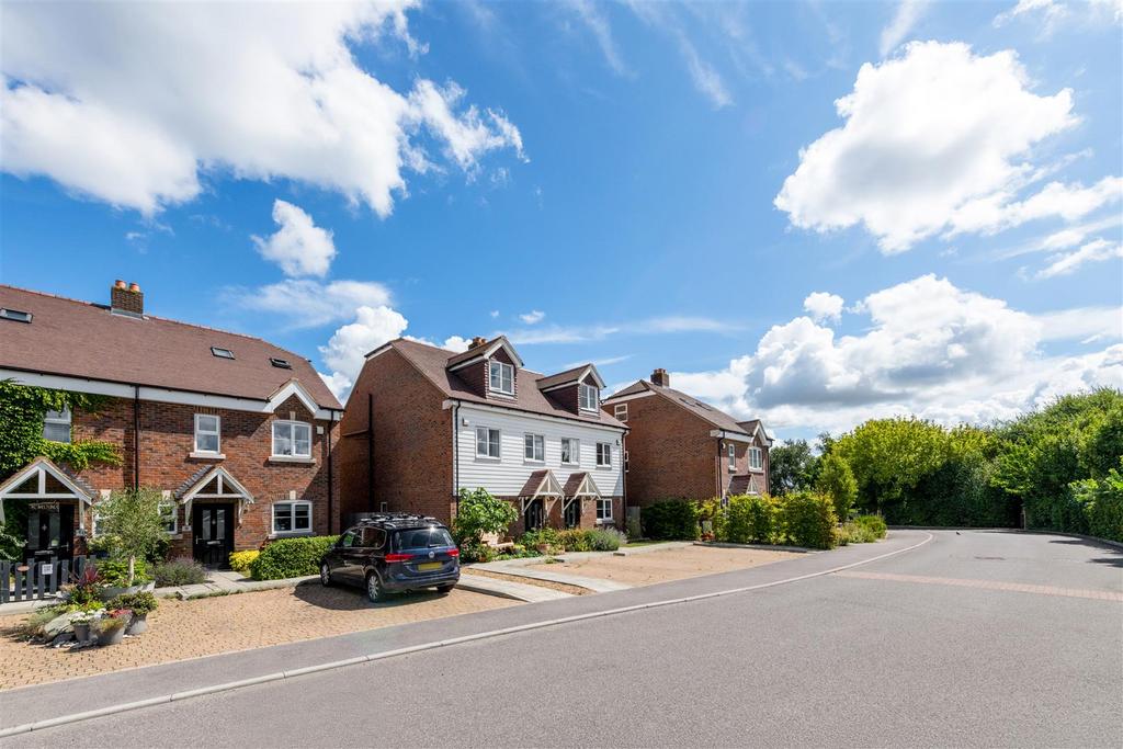 7 Chatfield Close-45.jpg