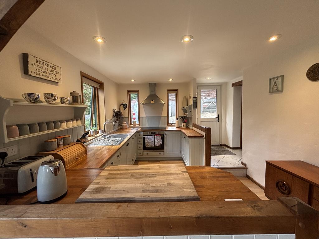 Kitchen/diner (second angle)