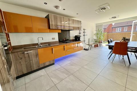 2 Brattice Way, Mapplewell, Barnsley, S75 6GX