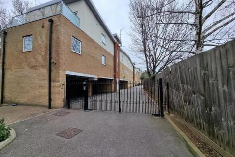 1 bedroom flat for sale, Chamberlain Close, Ilford IG1