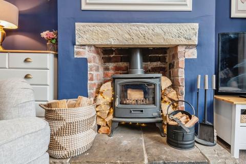 3 bedroom terraced house for sale, The Lanes , LS28 7AQ