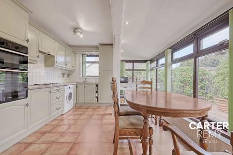 3 bedroom chalet for sale, Harrow Road, North Benfleet, SS12