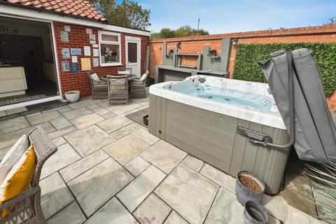 3 bedroom detached bungalow for sale, South End, Doncaster DN8