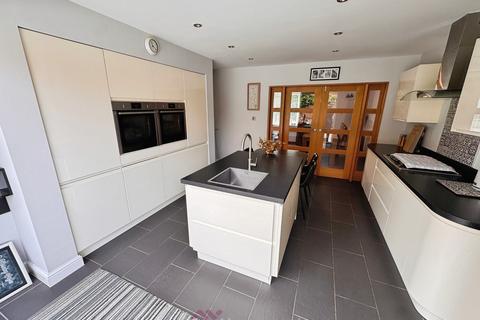 3 bedroom detached bungalow for sale, South End, Doncaster DN8