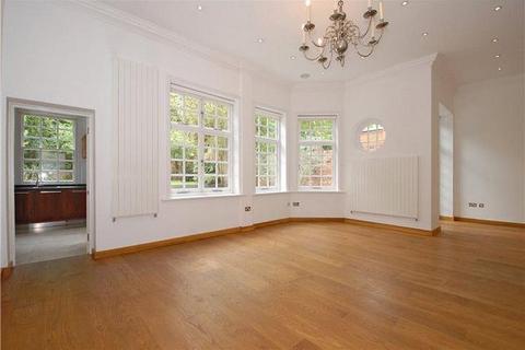 4 bedroom flat to rent, Bracknell Gardens, Hampstead NW3