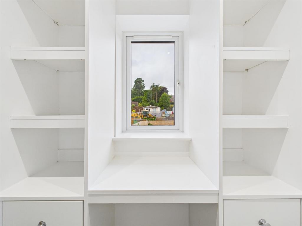 Walk-in Wardrobe / Dressing Room