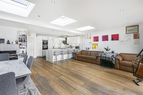 47 Aragon Road, Kingston Upon Thames, KT2 5QB