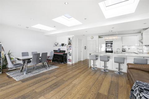 47 Aragon Road, Kingston Upon Thames, KT2 5QB