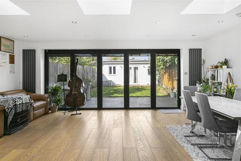 47 Aragon Road, Kingston Upon Thames, KT2 5QB