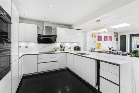 47 Aragon Road, Kingston Upon Thames, KT2 5QB