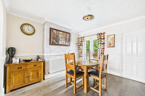 76 Lysons Avenue, Gloucester, GL1 5QF