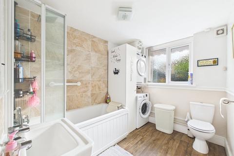 76 Lysons Avenue, Gloucester, GL1 5QF