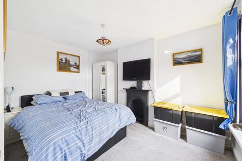 76 Lysons Avenue, Gloucester, GL1 5QF