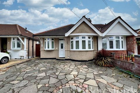 undefined, Chiltern Gardens, Hornchurch, RM12