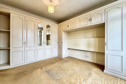 undefined, Chiltern Gardens, Hornchurch, RM12