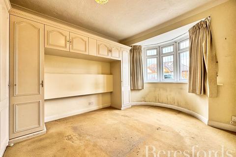 undefined, Chiltern Gardens, Hornchurch, RM12