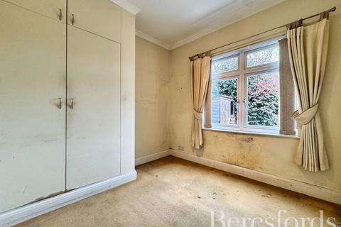 4 Chiltern Gardens, Hornchurch, RM12 4SQ