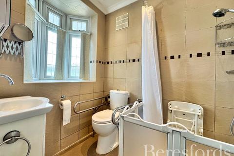 4 Chiltern Gardens, Hornchurch, RM12 4SQ