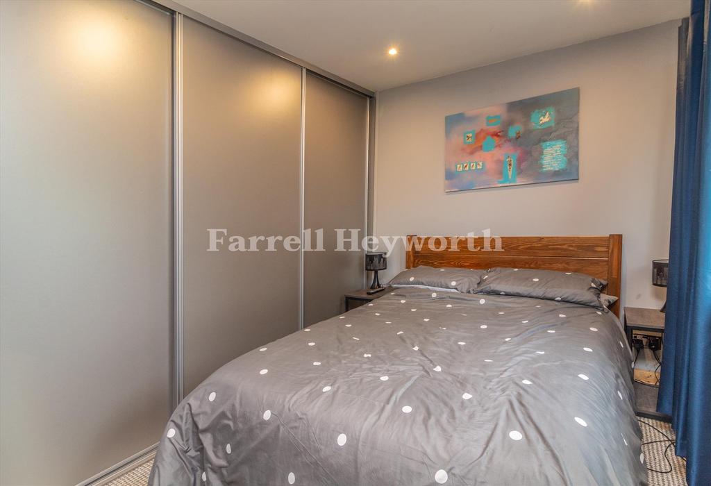 Bedroom 2 image 2