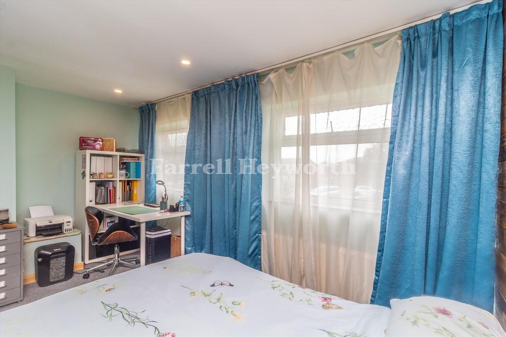 Bedroom 1 image 2