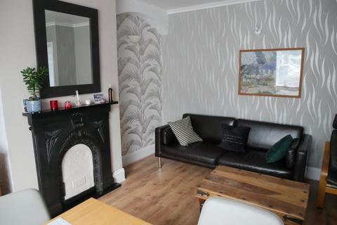 3 bedroom semi-detached house for sale, Grovesnor Road, Romford, RM7